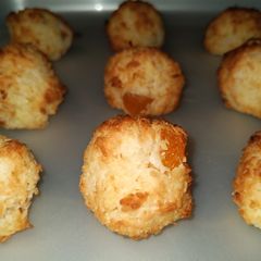 A picture of Coconut Apricot bites.
