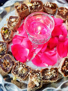 अंजीर ड्राई फ्रूट रोल (anjeer dry fruits roll recipe in Hindi) रेसिपी मुख्य फोटो
