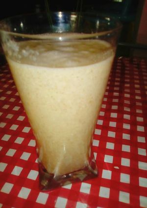 Una foto de Licuado de 🍌, Chía, avena y kiwi.. ❤