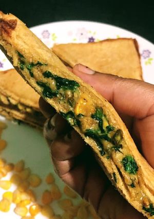 A picture of Cheesy Corn Spinach Sandwich.