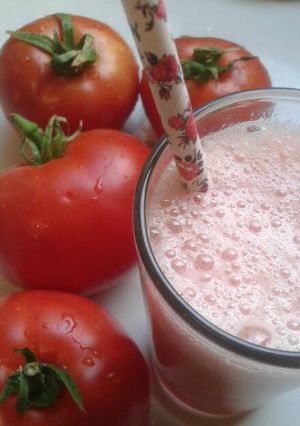 Una foto de Batido de Tomate con Durazno y Albahaca