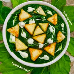A picture of Palak Paneer.