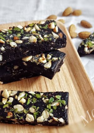 A picture of Dates Chocolate fudge bars.