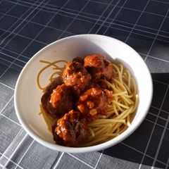 A picture of Italian meatballs.