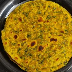 A picture of Methi thepla.