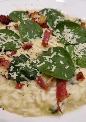 Rizottó dél-tiroli speck sonkával, friss spenóttal, és Gorgonzola sajttal recept fotója