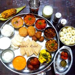 A picture of Shahi bhojan.