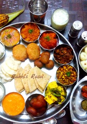 A picture of Shahi bhojan.