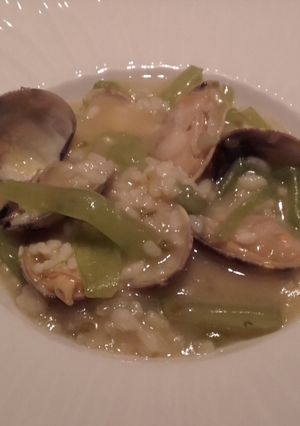 Foto principal de Arroz caldoso con almejas y borrajas