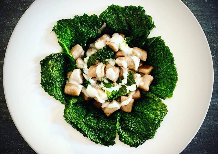 GNOCCHI DI  CASTAGNE AL CAVOLO VERZA E FONDUTA DI PECORINO