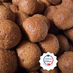 Fried milk balls (gullisuwa) A picture of Fried milk balls (gullisuwa).