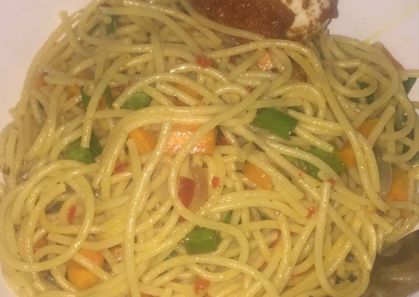 Simple garnished spaghetti