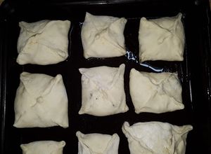 Una foto de Krautpirok, pirok: bolsitas de repollo y carne molida