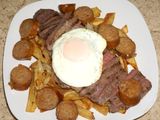 Chorrillana de carne asada y chorizo casero