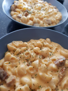 Una foto de Pasta con salsa de queso y chorizo