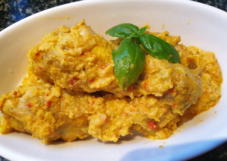 Recipe of Favorite Chicken in coconut and turmeric sauce