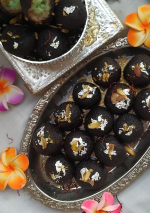 કાળા જામુન (Kala Jamun Recipe In Gujarati) રેસીપી મુખ્ય ફોટો