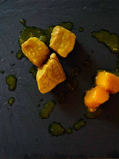 Una foto de Cerdo al curry con mango