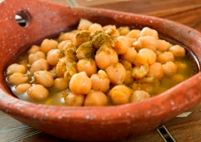 Warm chickpeas and cumin salad - balila