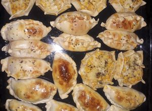 Una foto de Empanadas de carne, humita, jamón y queso