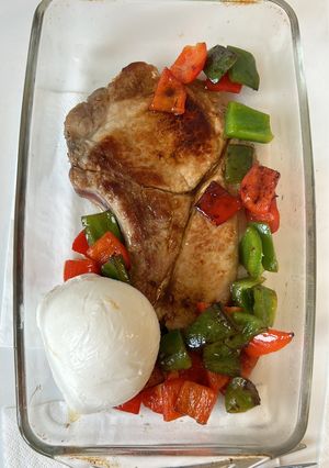 Una foto de Entrecot con pimientos y queso