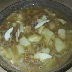 A picture of Hot and sour beef soup🥩🥚🥔🍛.