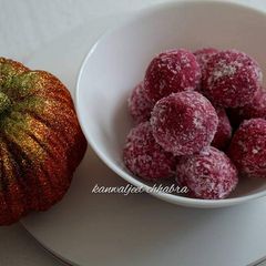 A picture of Beetroot coconut  laddu.