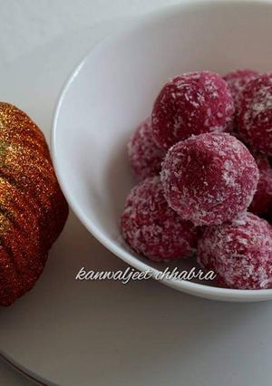 A picture of Beetroot coconut  laddu.