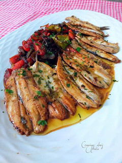 Una foto de Boquerones escabechados con salteado de cherrys y estragón