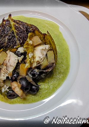 Foto di Involtini di verza con nasello, patate e olive nere