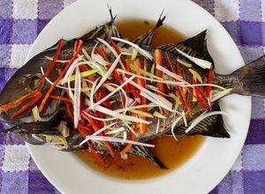 Foto resep Resep Tim Ikan Bawal ala HongKong | Chinese Steamed Fish with Soy Sesame Sauce Recipe