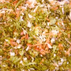 A picture of Lettuce mixed wit veggies.