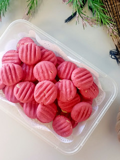 Foto resep Red Velvet Almond Cookies