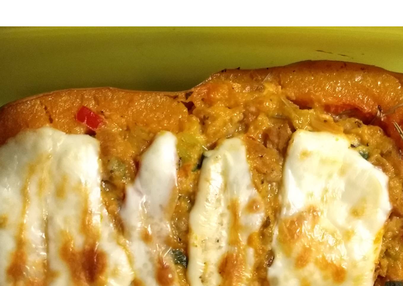 Calabaza rellena de soja texturizada y verduras