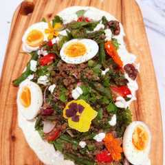 รูปของ Kinda Nicoise with Fried Green Beans, Roasted Kale, Lentils, Boiled Eggs and Caper Mayo
