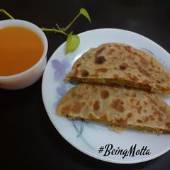 A picture of Aloo Stuffed Paratha- Tomato Soup.