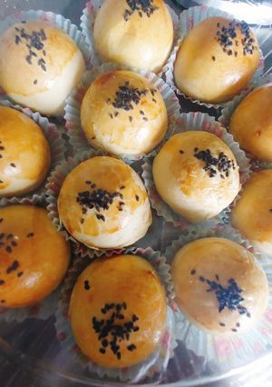 Hình của món Bánh trung thu ngàn lớp nhân mochi chà bông trứng muối.