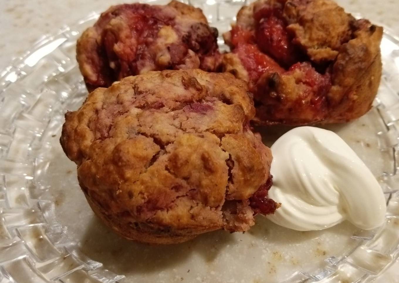 Strawberry Cheese Cake Scoons