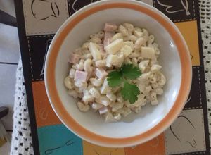 Una foto de Ensalada de codito