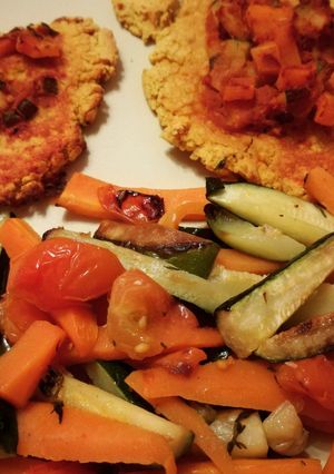Foto di Trionfo di verdure al forno con cotolette di ceci alla pizzaiola
