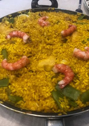 Una foto de Paella mar y montaña