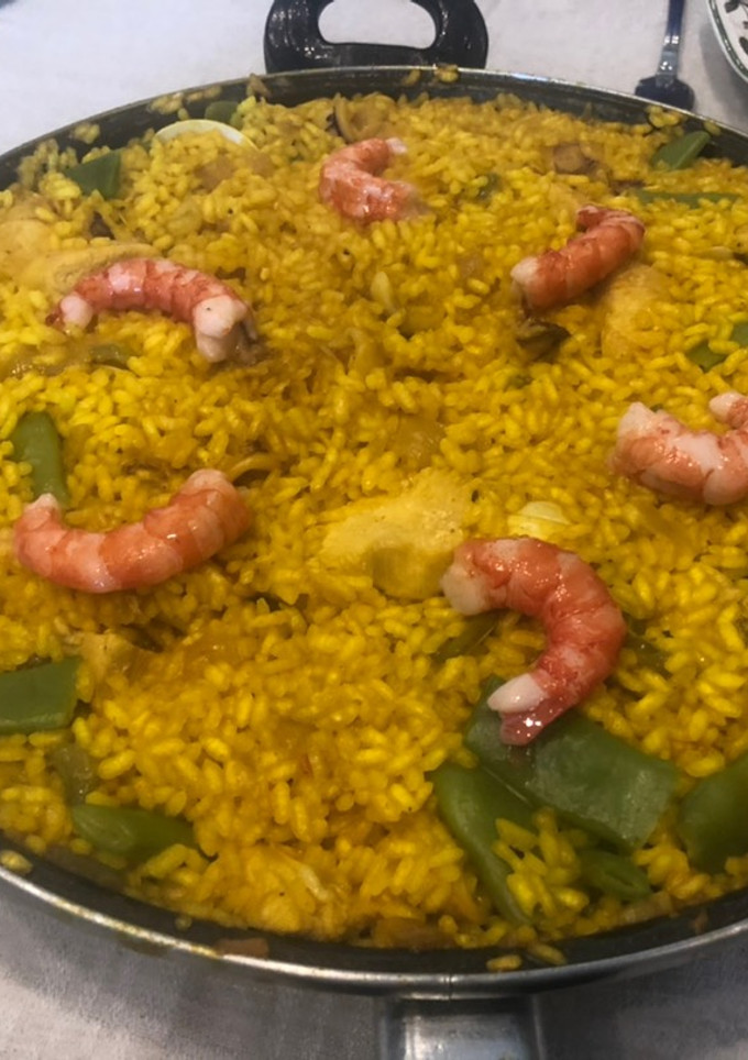 Una foto de Paella mar y montaña