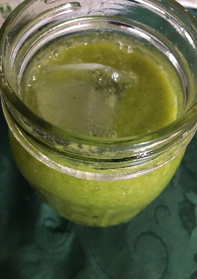 Una foto de Batido de Kiwi-Cúrcuma-Espinacas (smoothie)