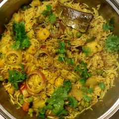 A picture of Spicy vegetable biryani.