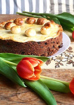 A picture of Simnel Cake.