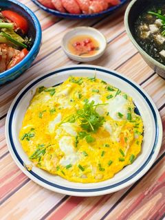 Hình của món Trứng Gà Chiên Hành Lá.