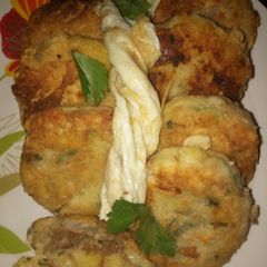 A picture of Irish potatoe patties.
