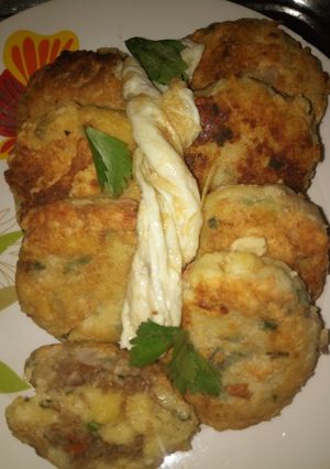 A picture of Irish potatoe patties.