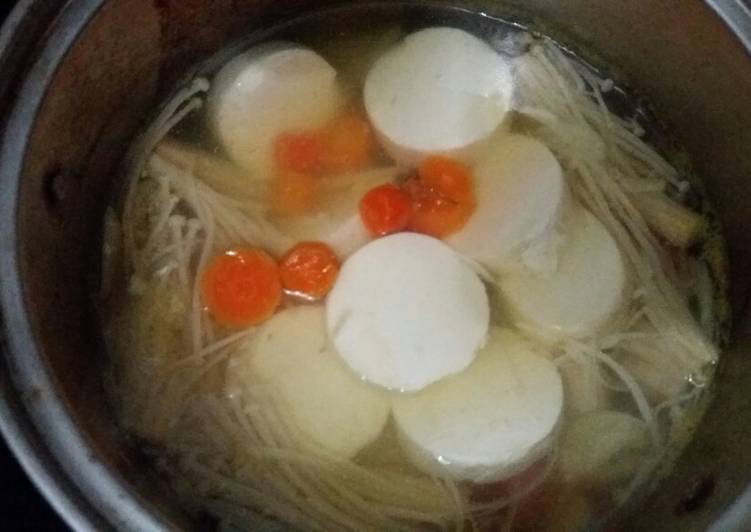 Simple Way to Prepare Perfect Carrot Tofu and Enoki Soup