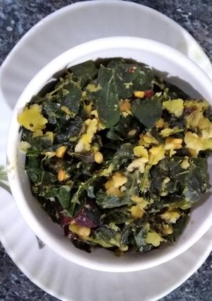 முருங்கைக் கீரை பொரியல் (Murunkai keerai poriyal recipe in tamil) செய்முறை முக்கிய புகைப்படம்